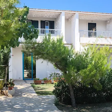 Baia Degli Aranci & منتزه العطل 4*