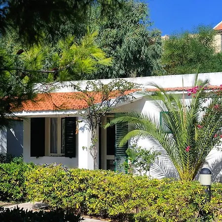 Baia Degli Aranci & فيستَ