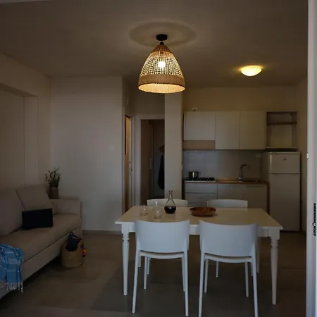 منتزه العطل Baia Degli Aranci & 4*
