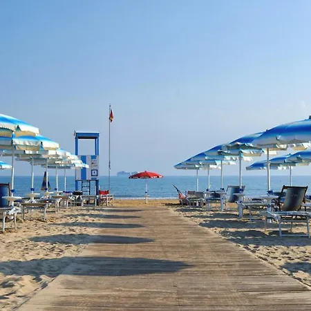 Baia Degli Aranci & منتزه العطل 4*