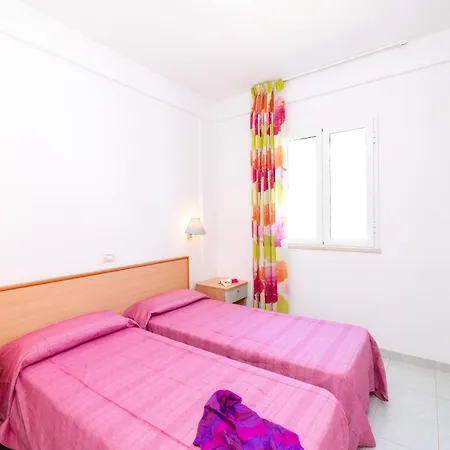 Baia Degli Aranci & منتزه العطل 4*