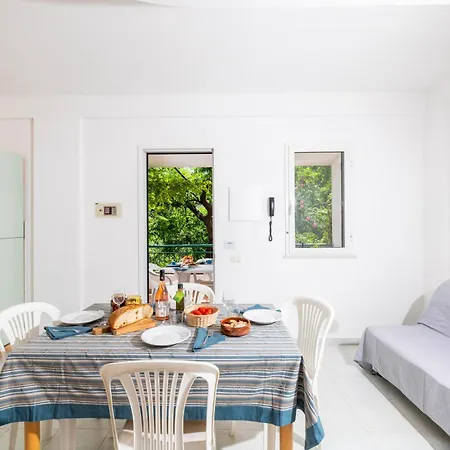 منتزه العطل Baia Degli Aranci & 4*