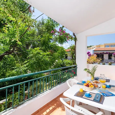 منتزه العطل Baia Degli Aranci & 4*