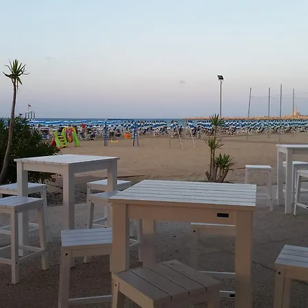 منتزه العطل Baia Degli Aranci & فيستَ