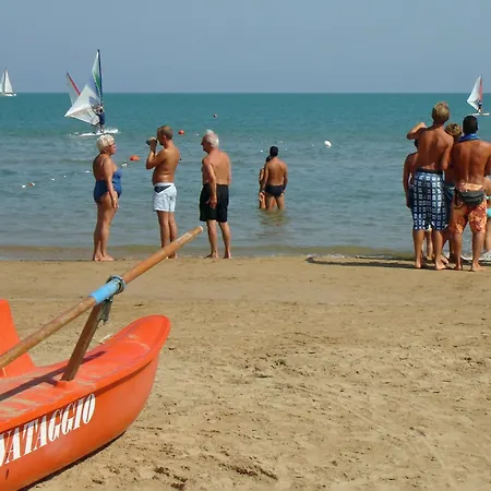 منتزه العطل Baia Degli Aranci &