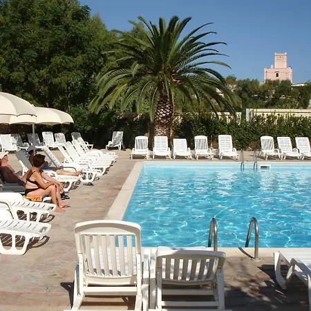 منتزه العطل Baia Degli Aranci &