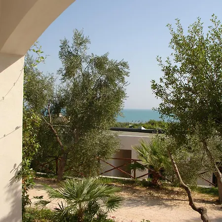 منتزه العطل Baia Degli Aranci & فيستَ